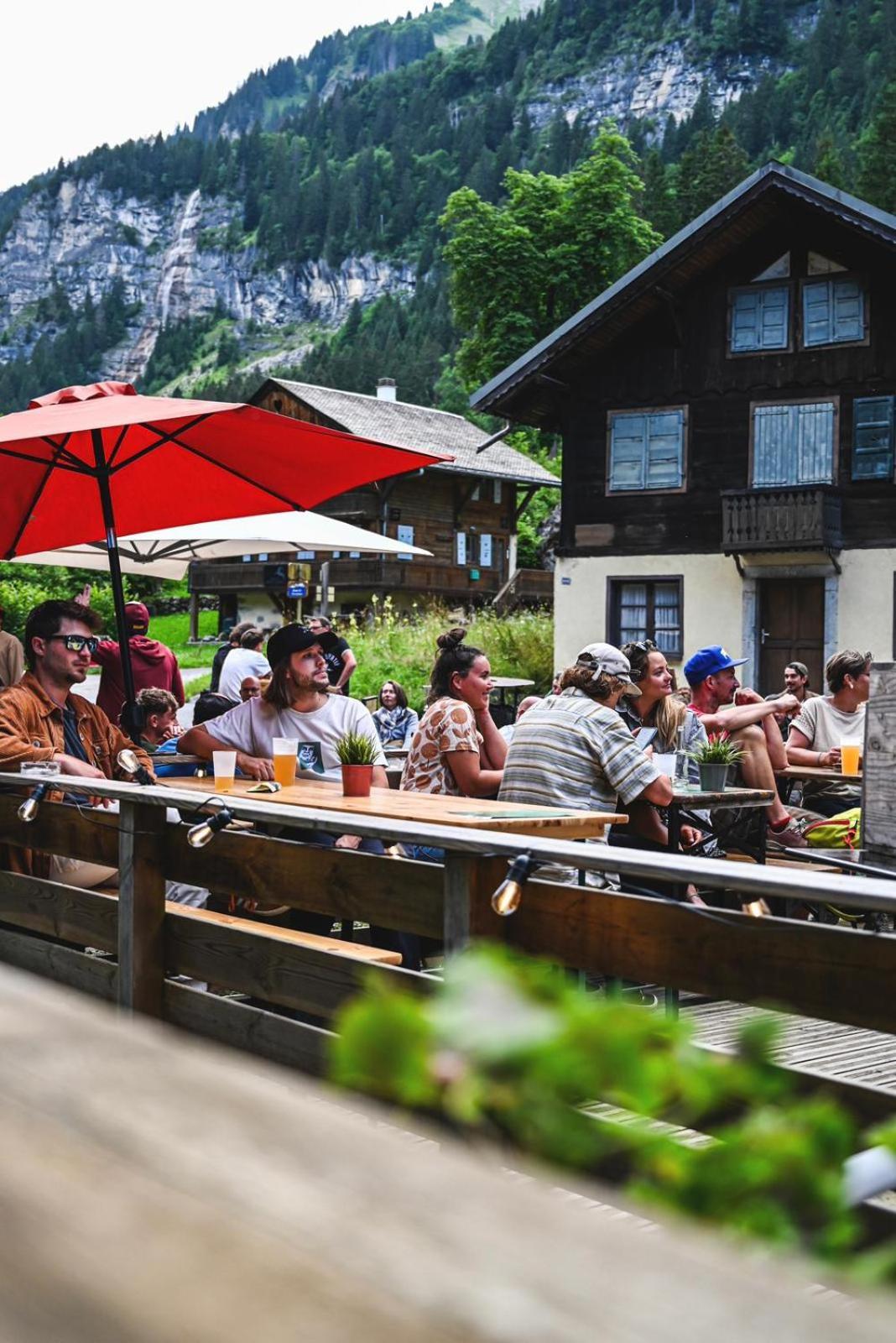 1861 Chatel Hostel Екстер'єр фото